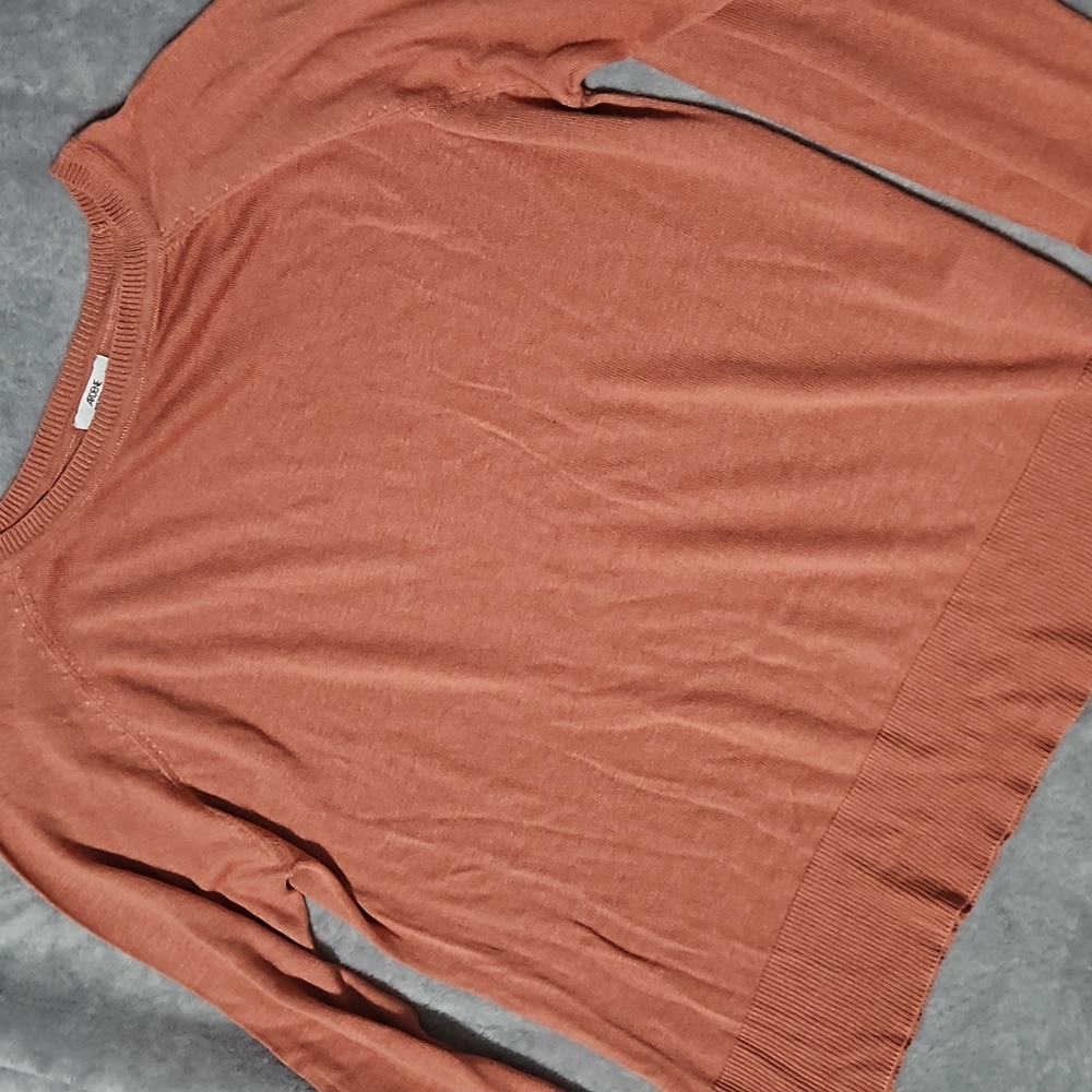 Soft M Rusty Crew Long Sleeve Top